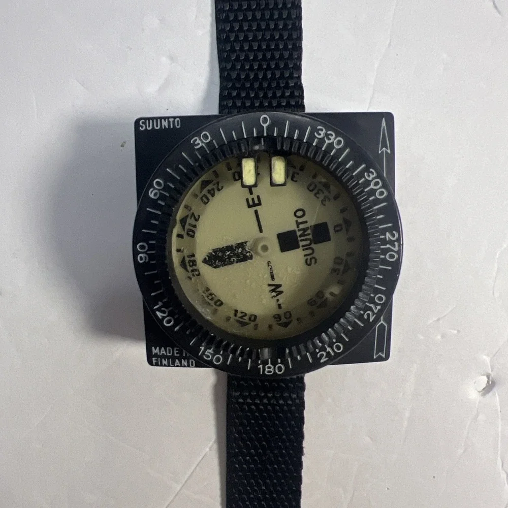 Suunto Vintage Wrist Compass Watch Finland Outdoor Diver Collector Used‎
